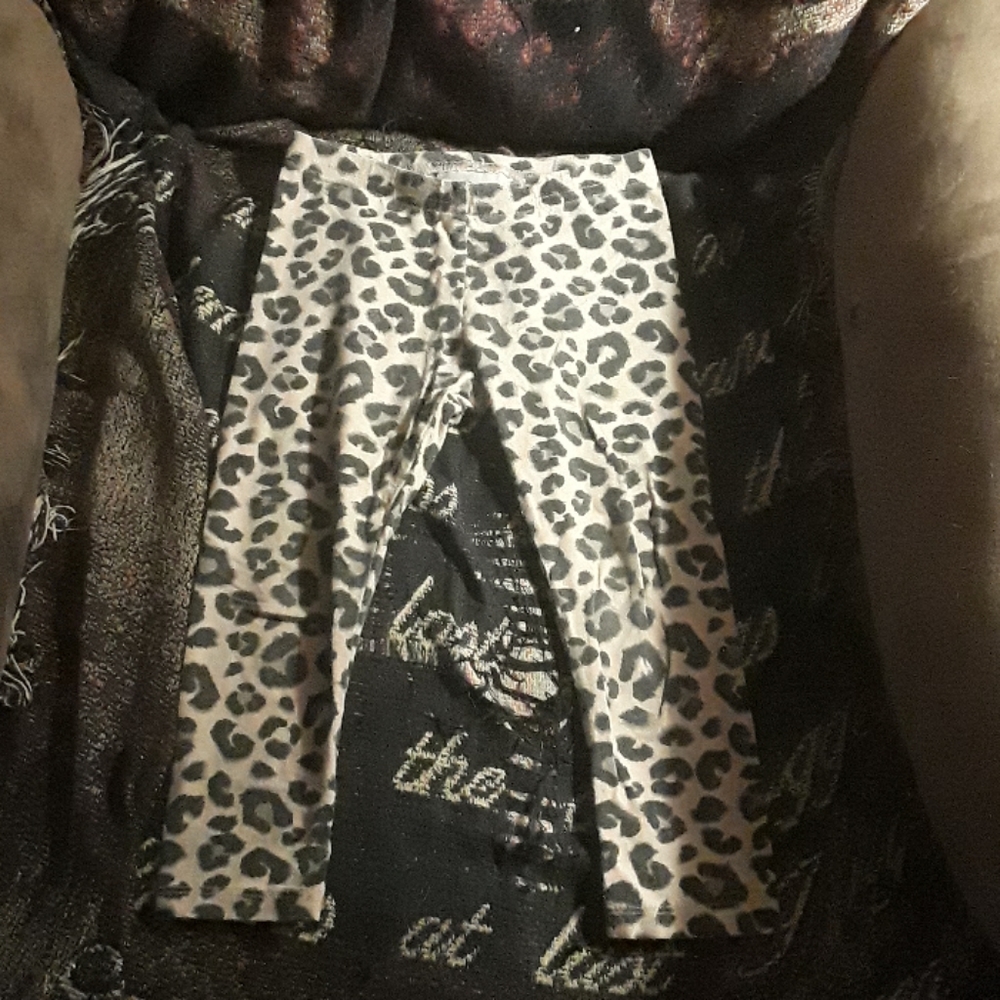 Girls 3T leggings.
